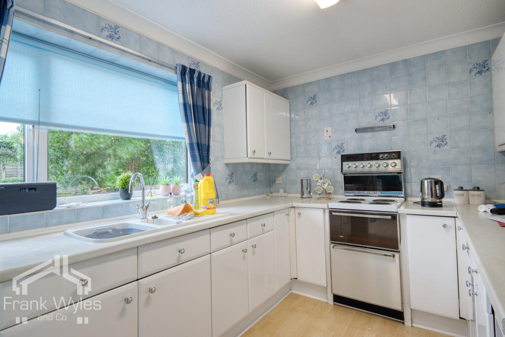 Hall Park Drive, Lytham photo 4