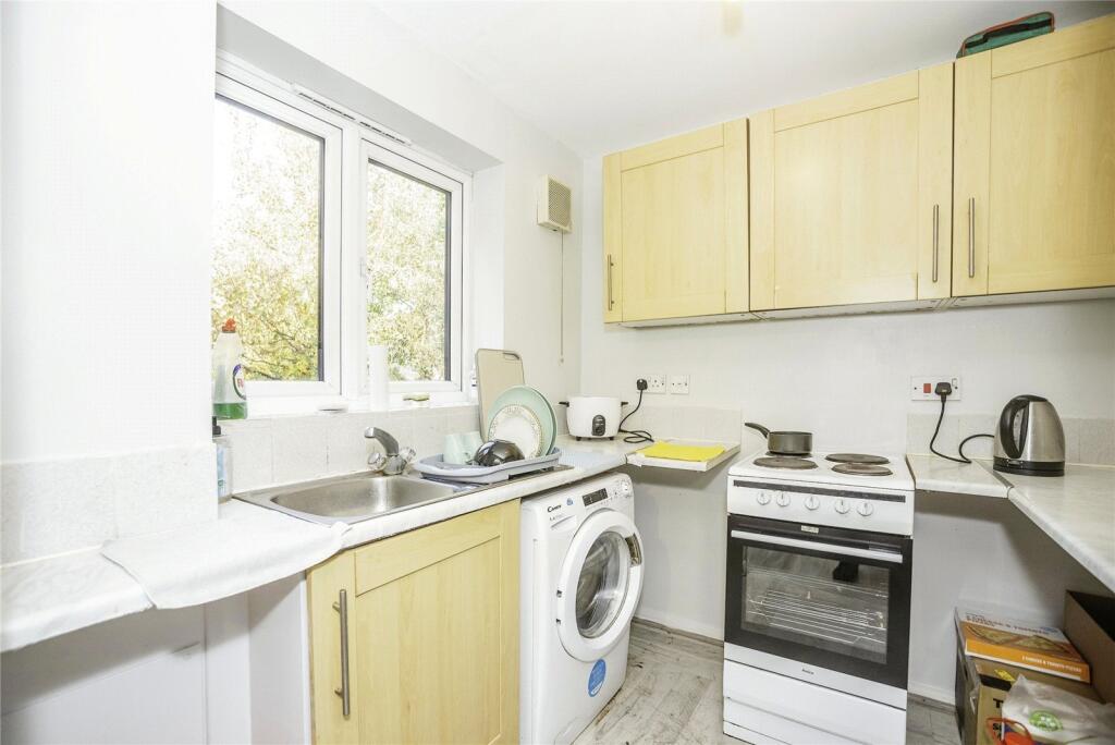 Linnet Way, Purfleet-on-Thames, Essex, RM19 photo 3