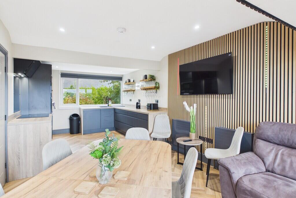 131 Craig Walk, Bowness-on-Windermere, Cumbria LA23 3AX photo 4