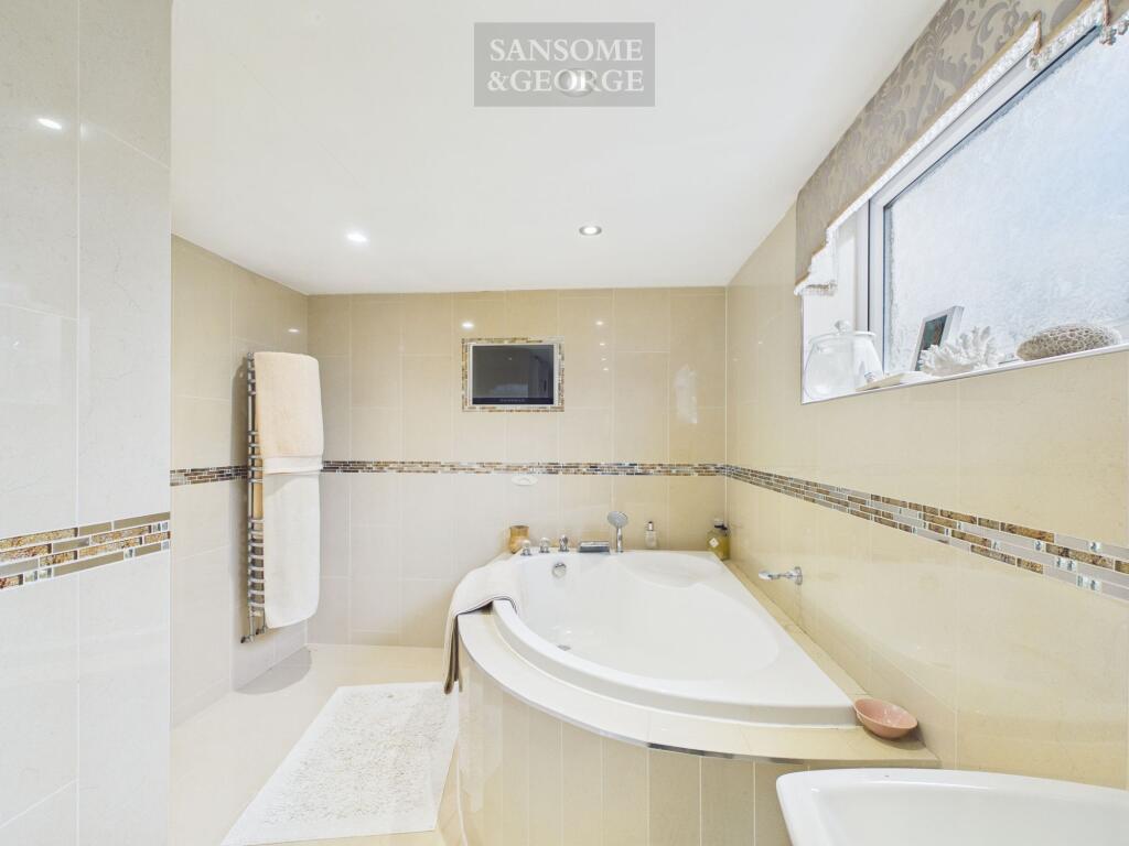 House in Aldermaston Wharf, Padworth - More