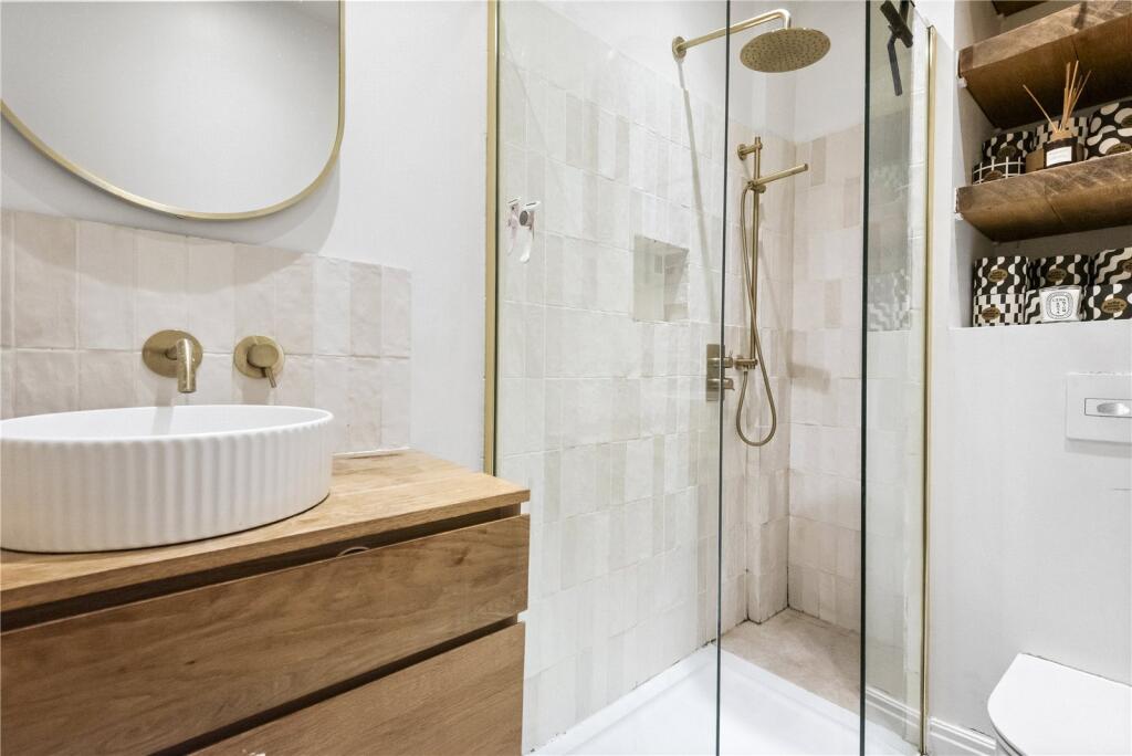 Apartment in London - View 5