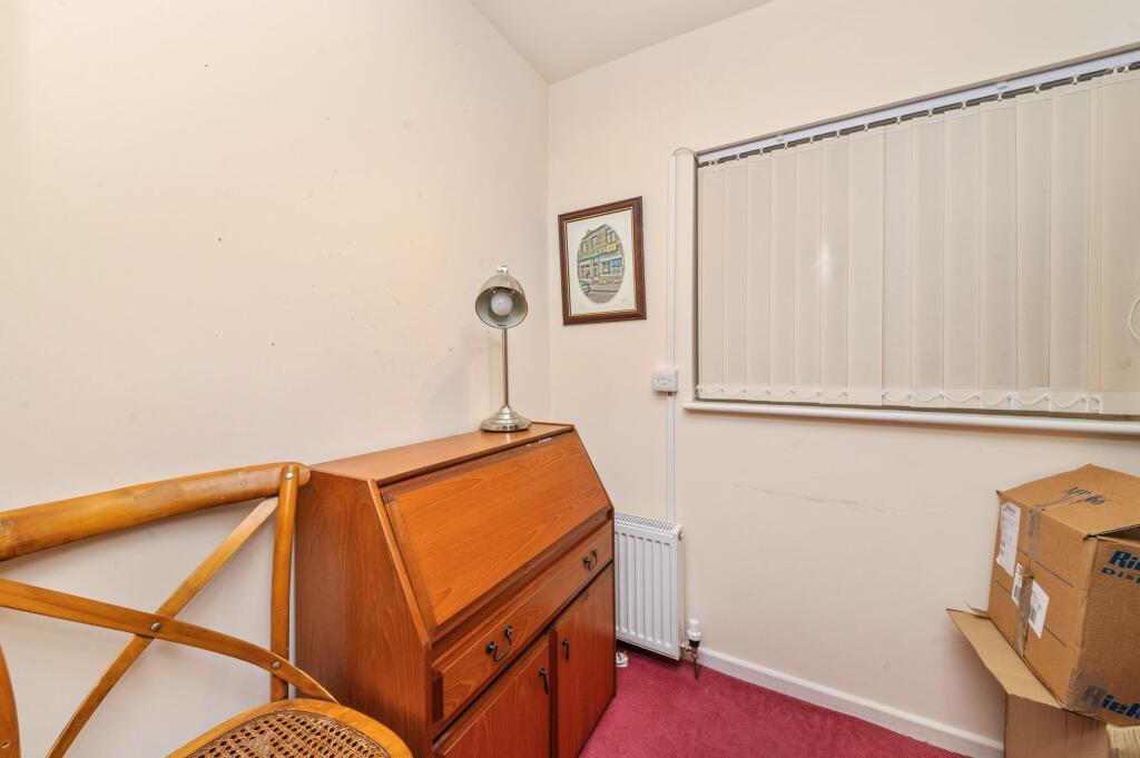 Bankfield Park Avenue, Huddersfield, HD4 photo 4