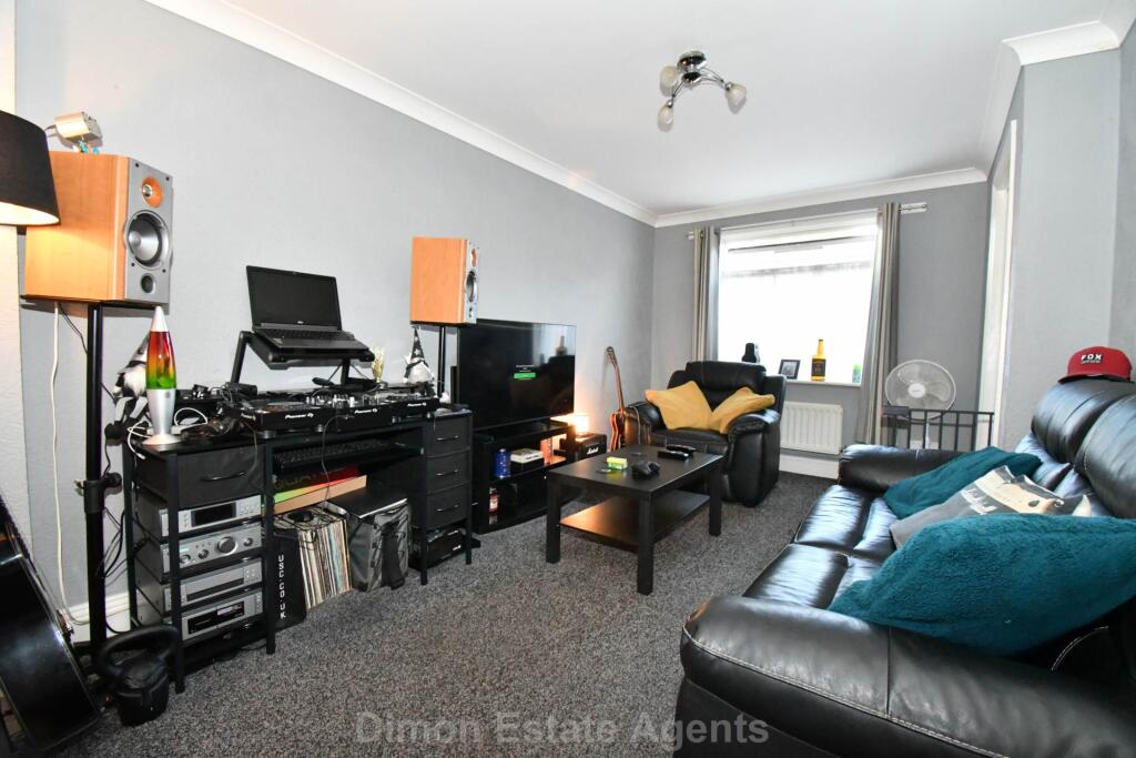 Magennis Close, Gosport photo 2