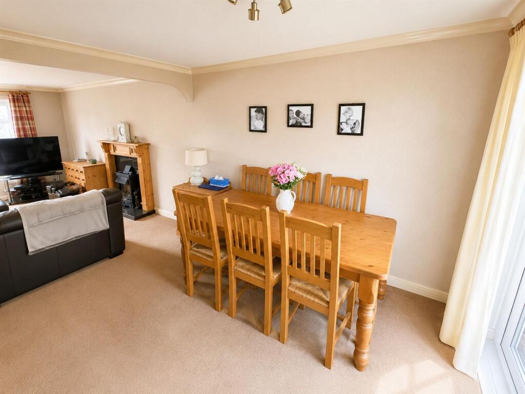 House in York, Eastfield - More