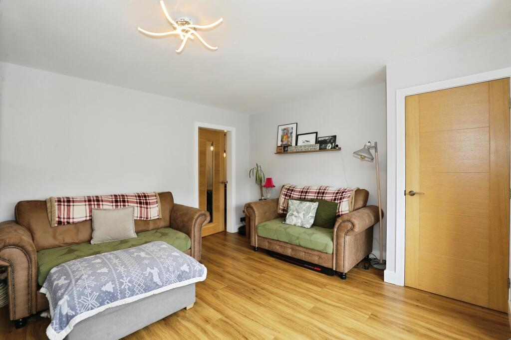 Rutherford Avenue, Newcastle, ST5 photo 4