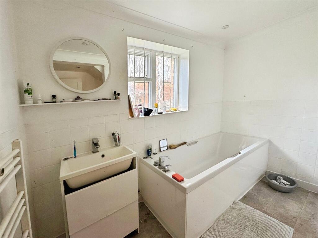 St. Helens Park Road, Hastings, East Sussex, TN34 photo 4