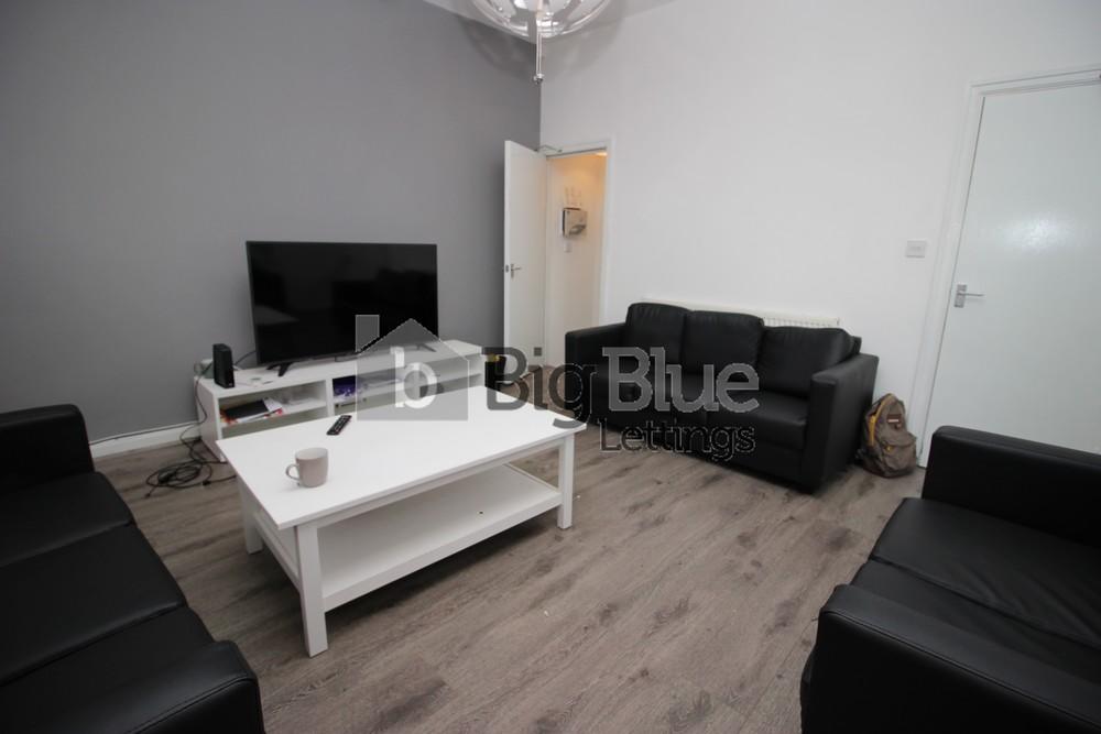House in Leeds, West Yorkshire - View 4