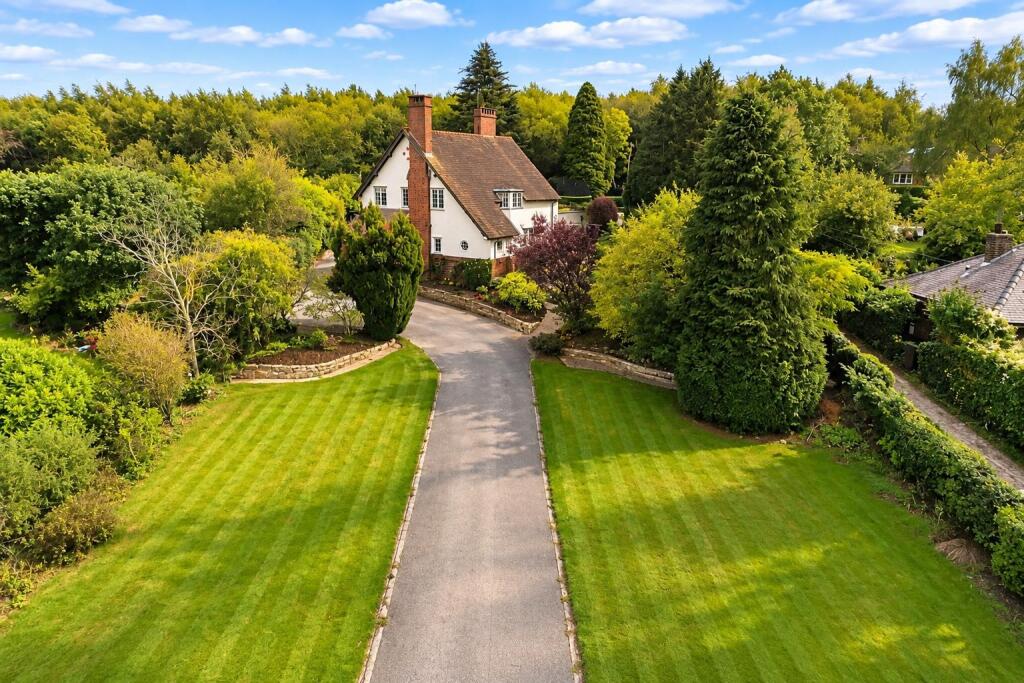 4-bed detached on Bretby Lane, Bretby, Burton-On-Trent, £875,000