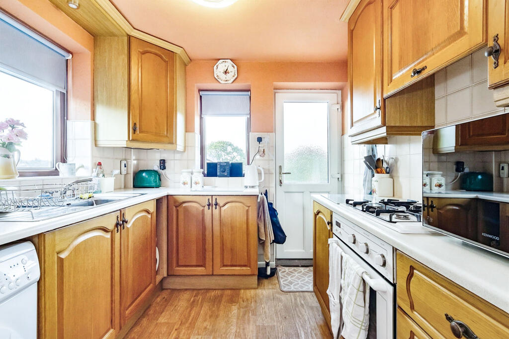 House in Gedling, Nottinghamshire - View 5