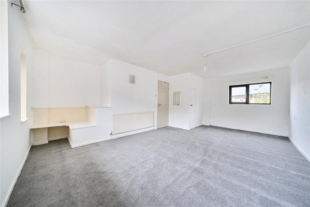 House in Newport - View 5