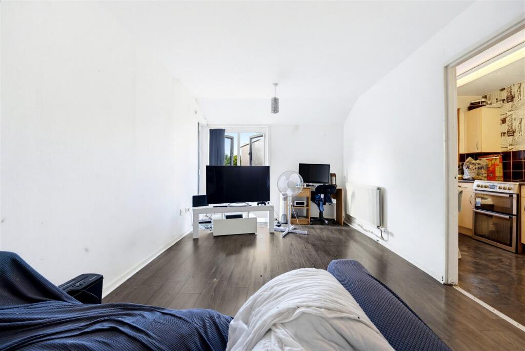 Apartment in Twickenham - View 3