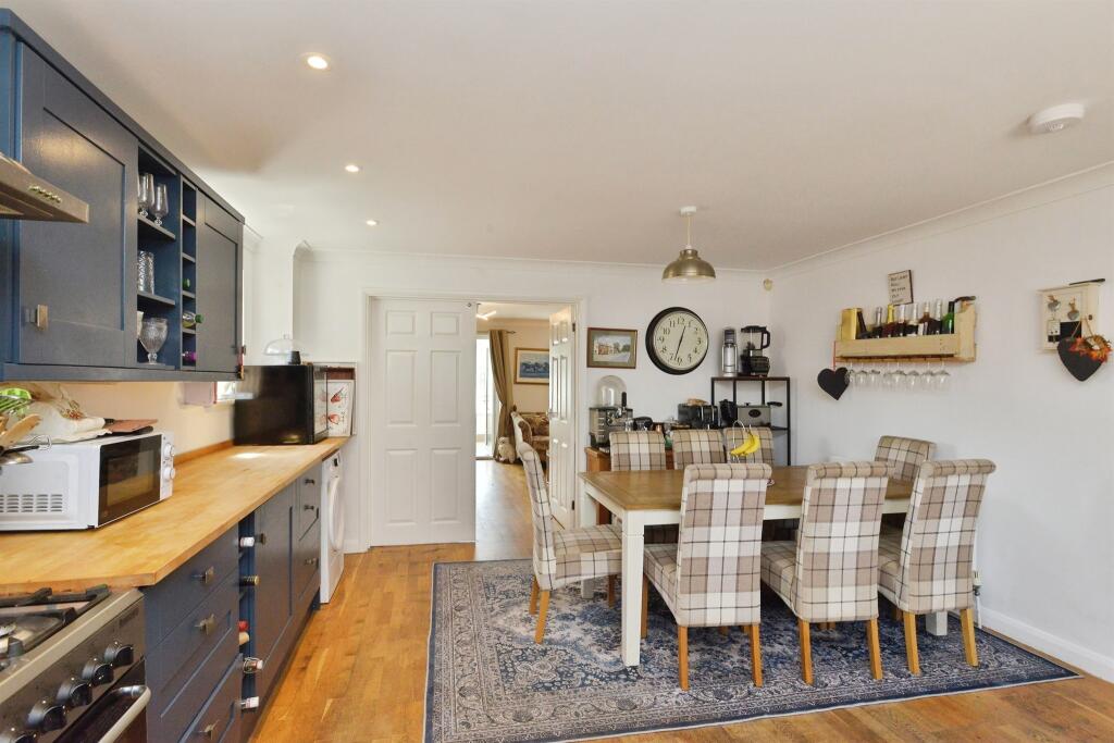 House in Milton Keynes, Far Bletchley, West Bletchley - View 3