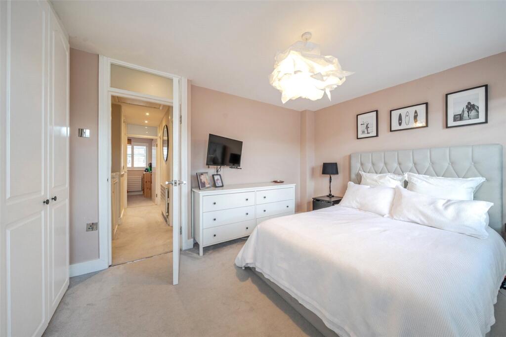 House in London, Tubbenden, Crofton - More