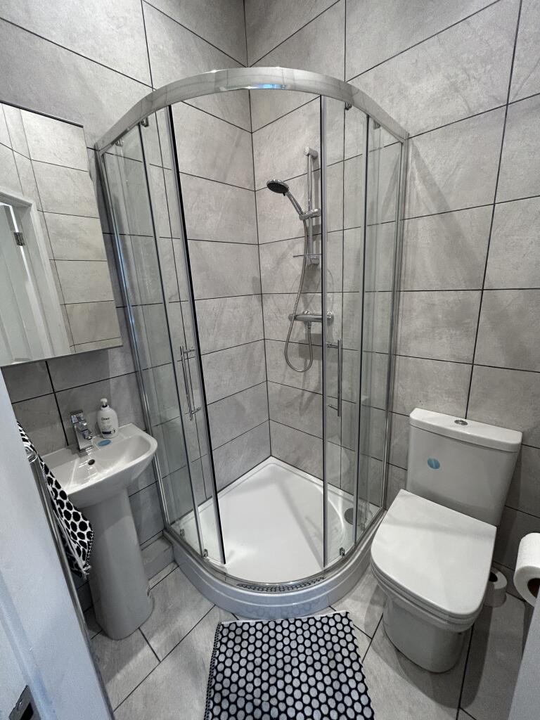 1 bedroom house share for rent
