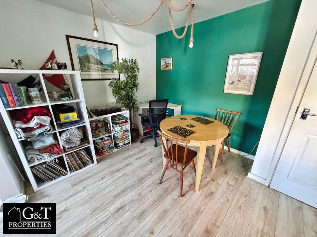 Apartment in Sandwell, Cherry Orchard - View 5