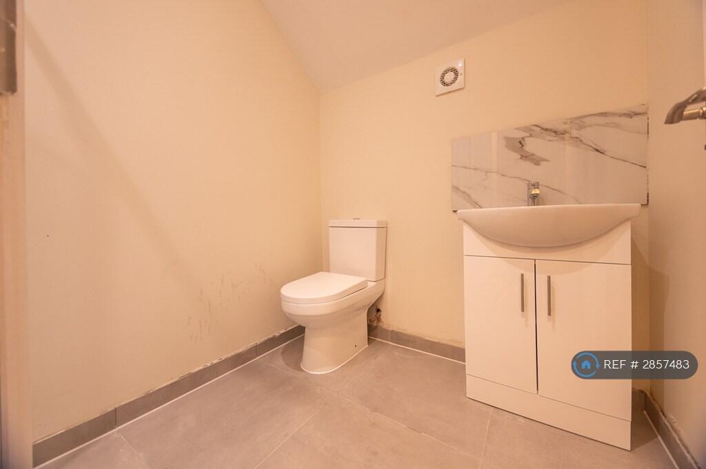 5 bedroom maisonette for rent