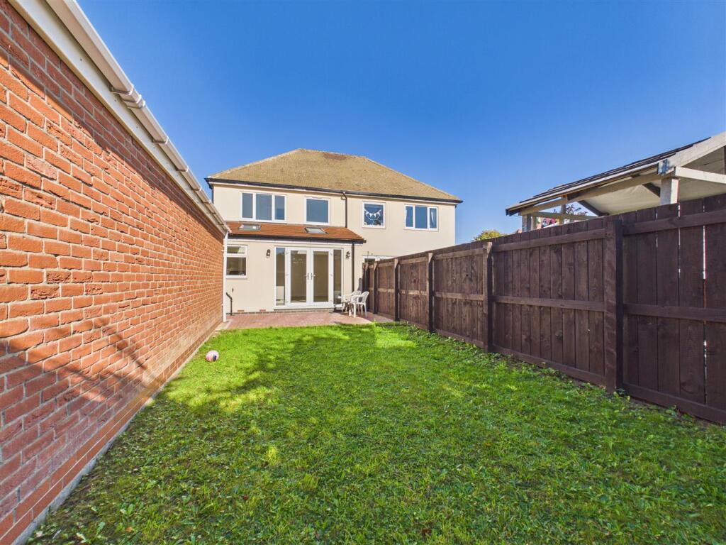 House in Hull - View 3