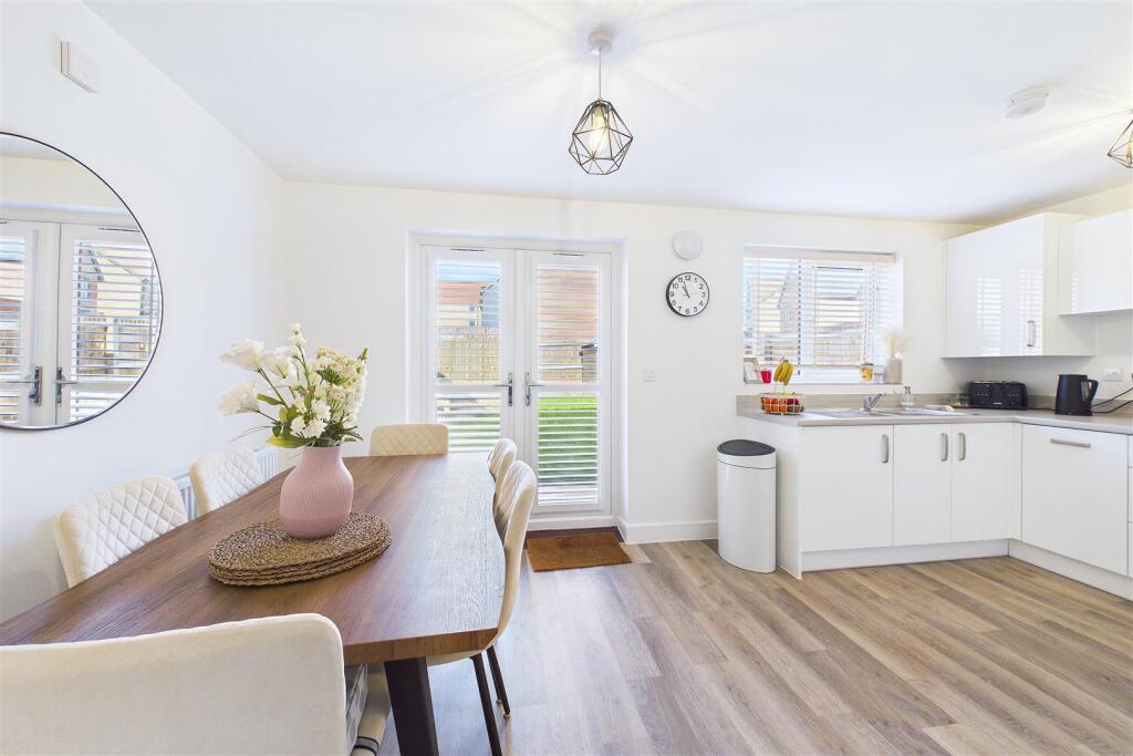 Modern living on Nailsea’s countryside edge - View 2