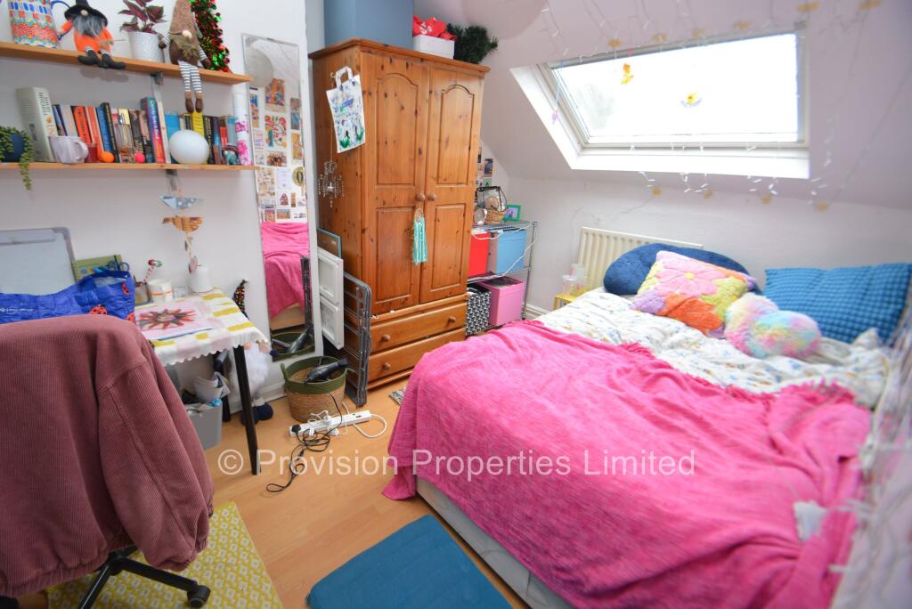 6 bedroom detached house for rent