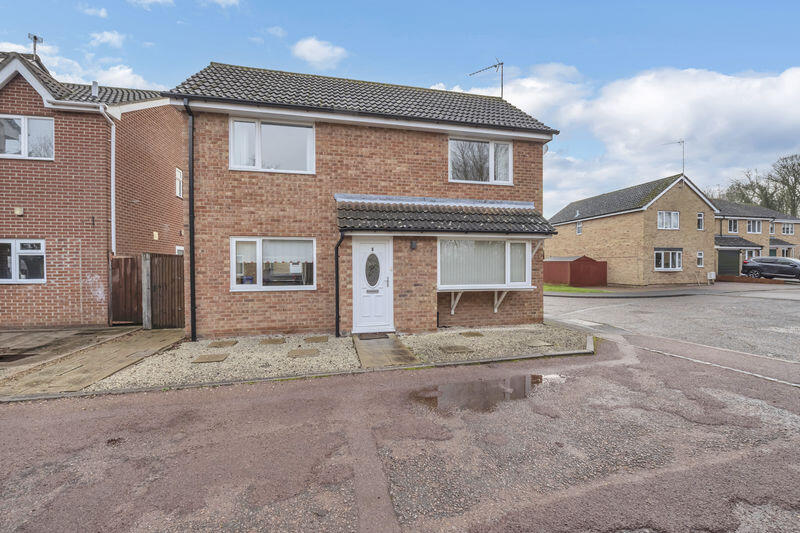 3-bed detached on Layhill Close, Bury St. Edmunds, £300,000
