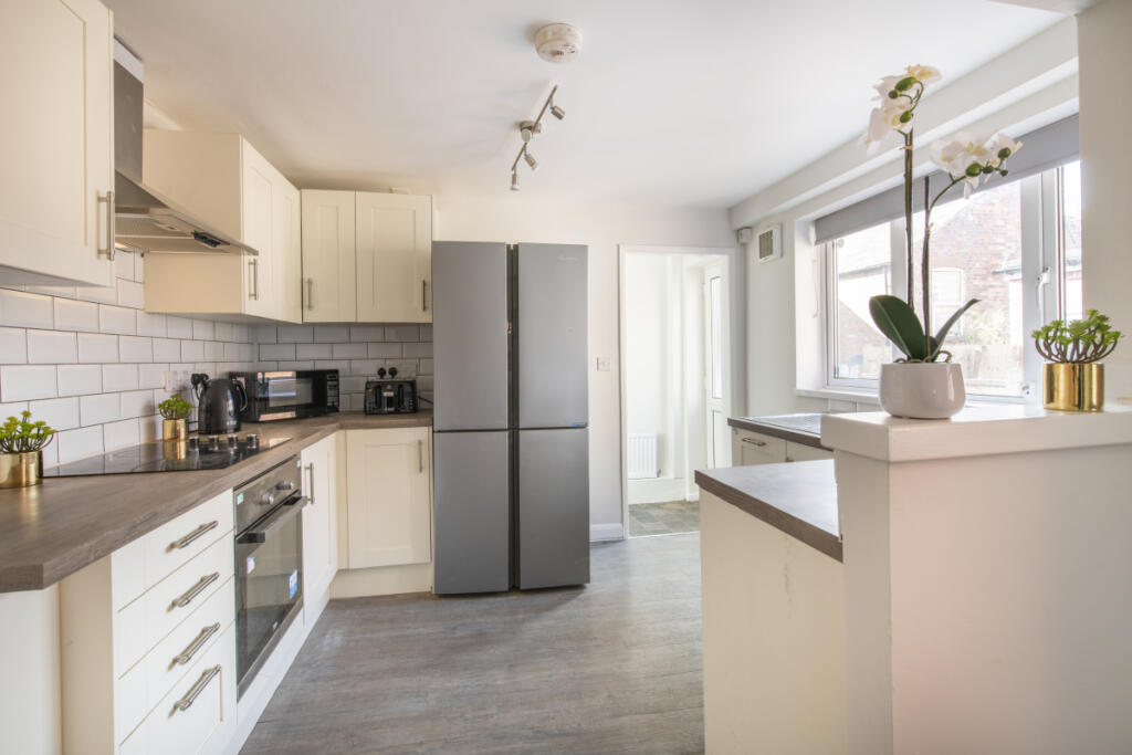 23 Kimbolton Avenue, Nottingham, NG7 - View 2