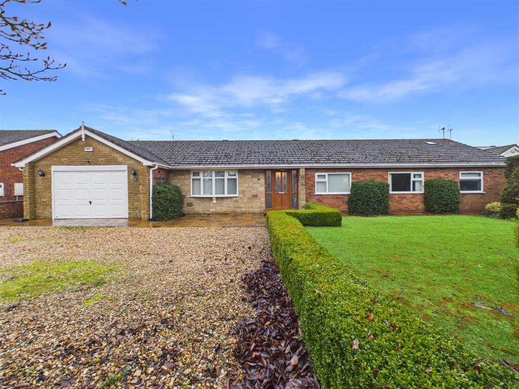 3-bed detached on 55 Louth Road, Horncastle, £425,000
