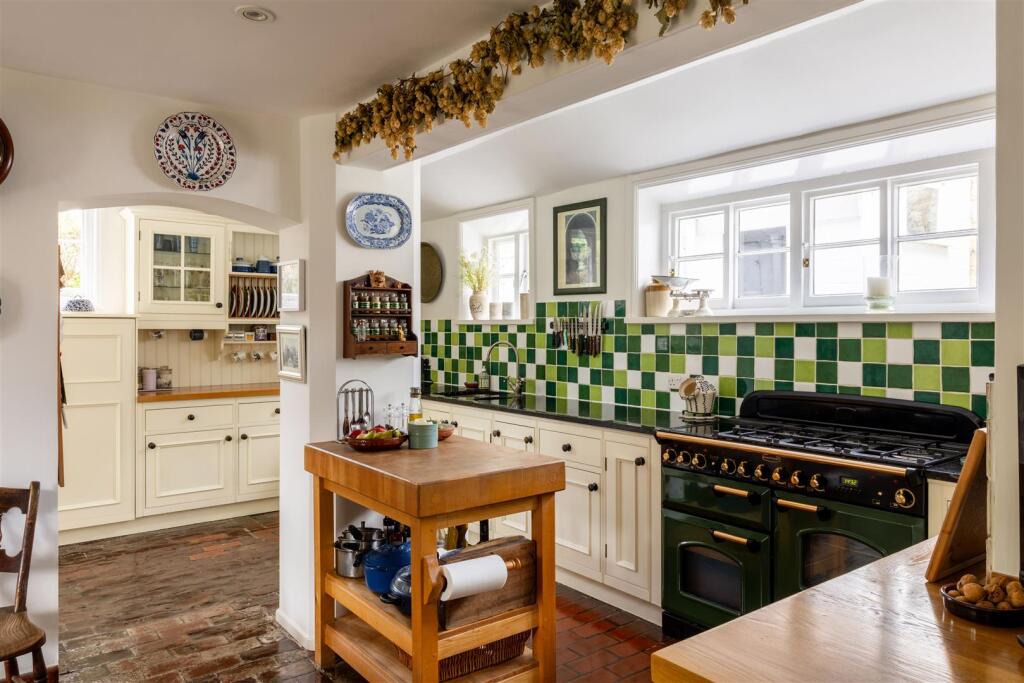 House in Reigate and Banstead, Surrey - View 4