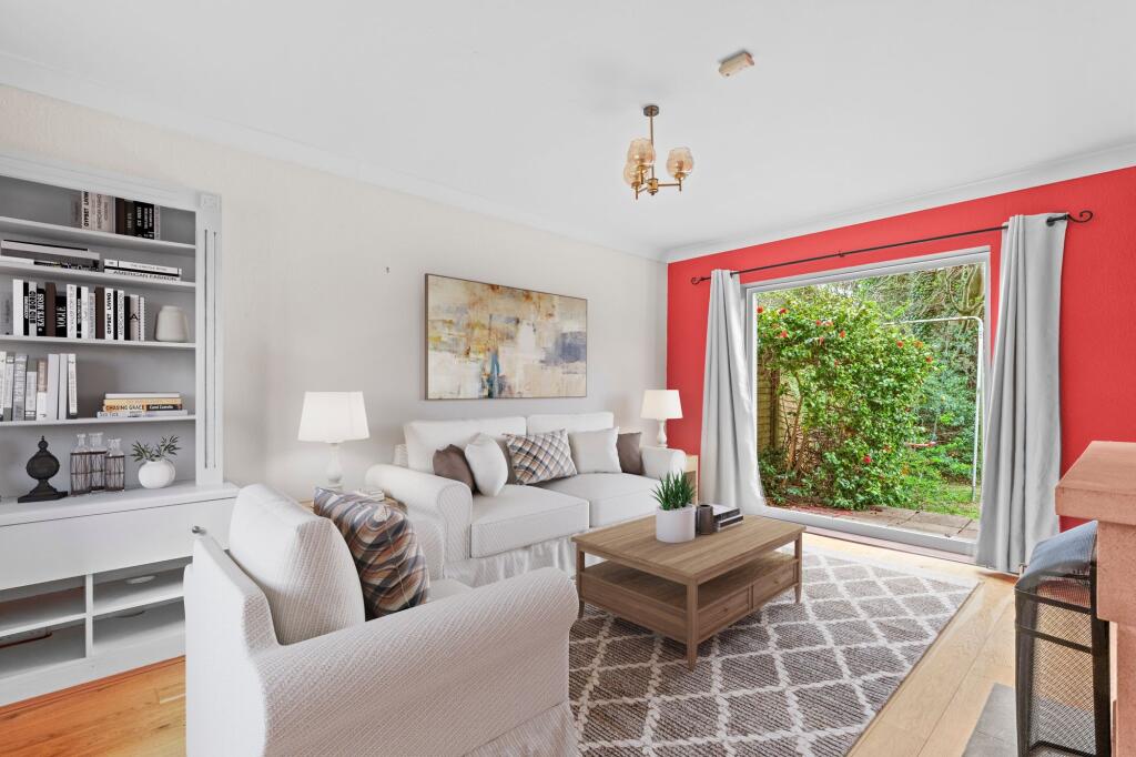 House in Flackwell Heath, Chepping Wycombe - View 2