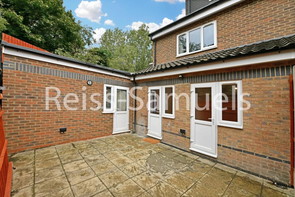 6 bedroom semi-detached house for rent
