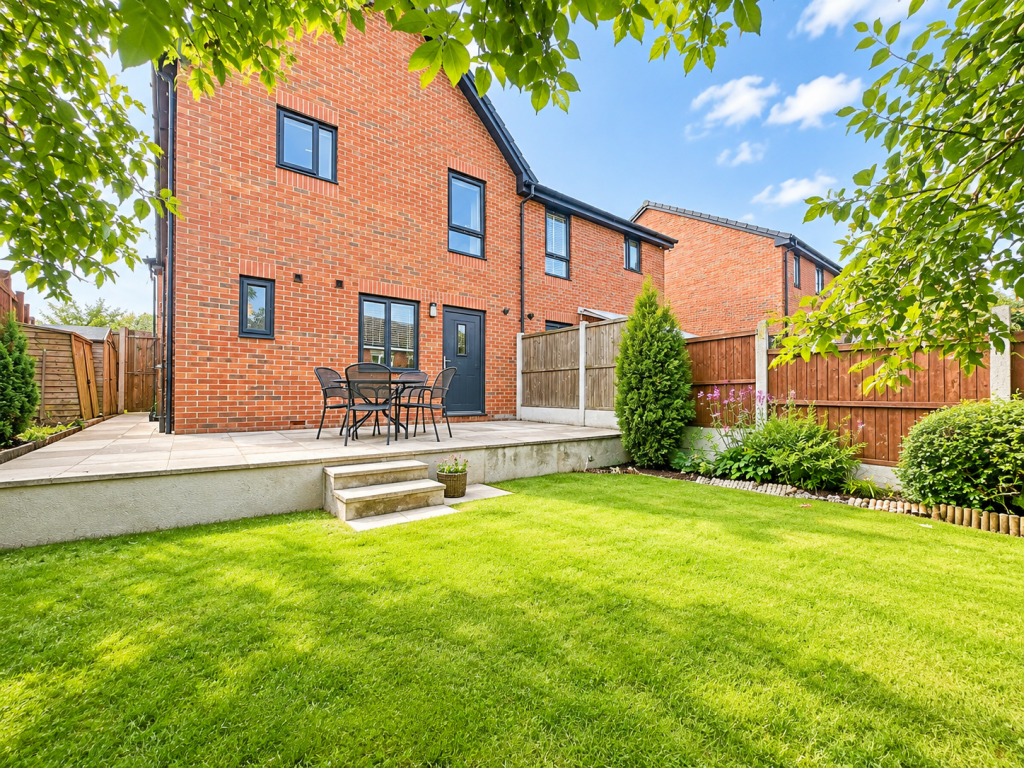 Strawberry Avenue, Heaviley, Stockport photo 4