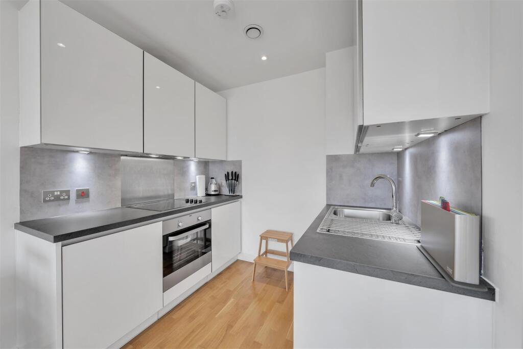 Apartment in London, Southall Green - View 2