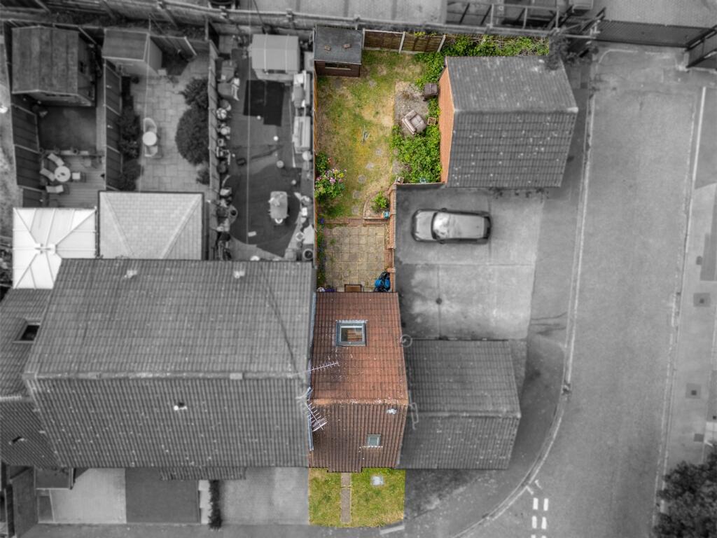 Armoury Drive, Gravesend, Kent, DA12 1NB photo 2