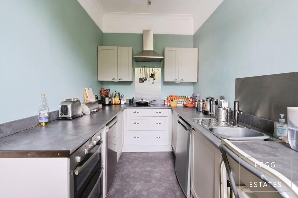 Apartment in Torquay, Upton - View 3