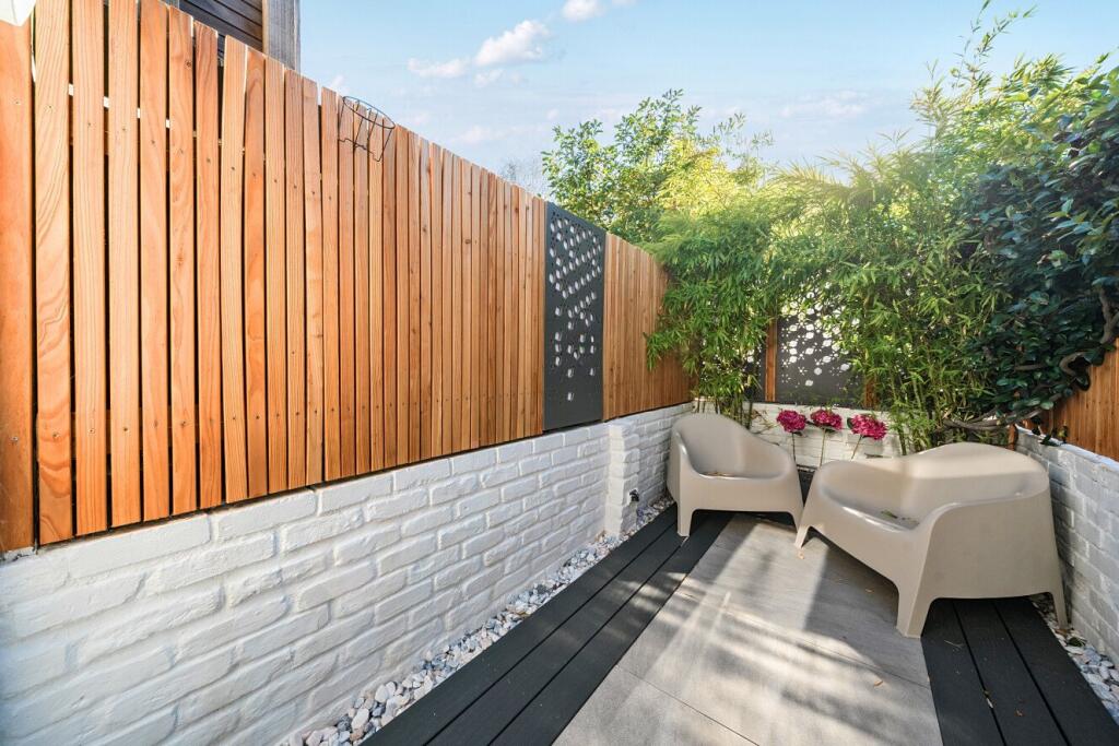 House in London - View 3