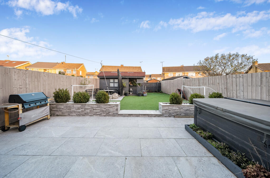 Bucklebury Close, Stratton St Margaret, Swindon, SN3 photo 3