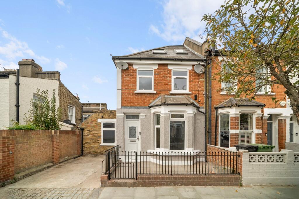 House in London - View 2