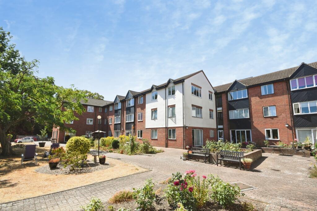 Apartment in Chelmsford - View 3