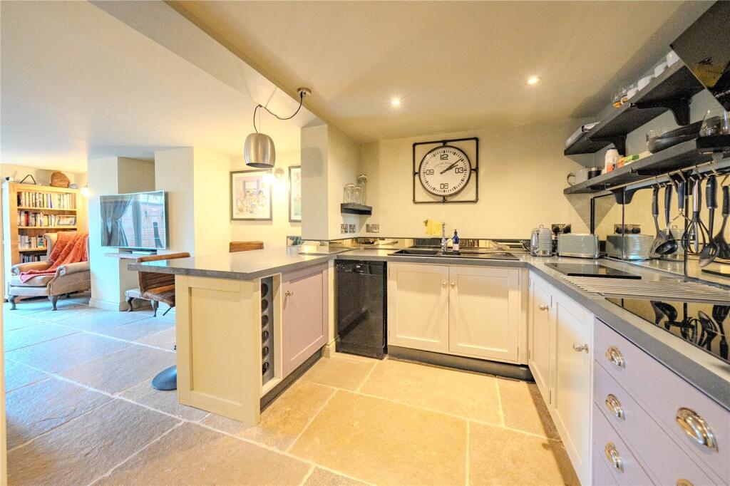 Apartment in Leeds, Park Villas, Roundhay - View 5