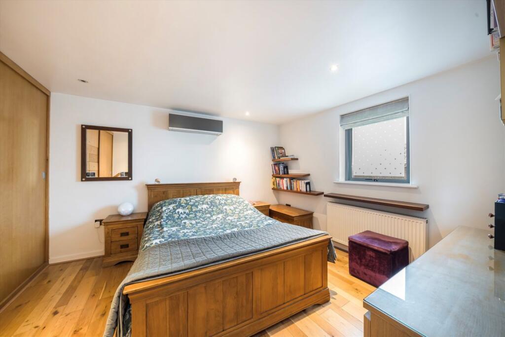 House in London - View 5