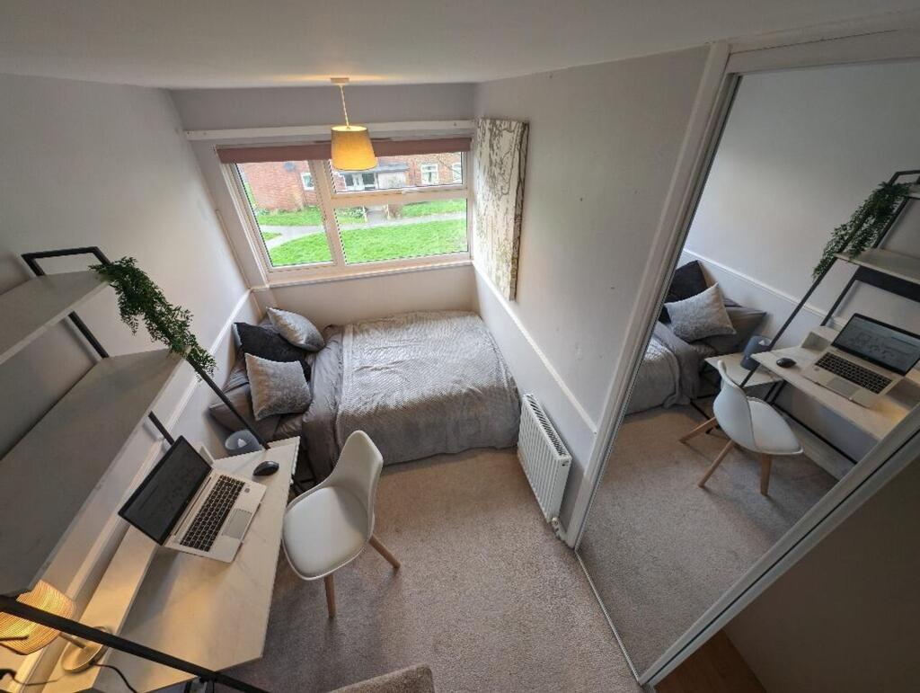 House in Stoke-on-Trent - View 3
