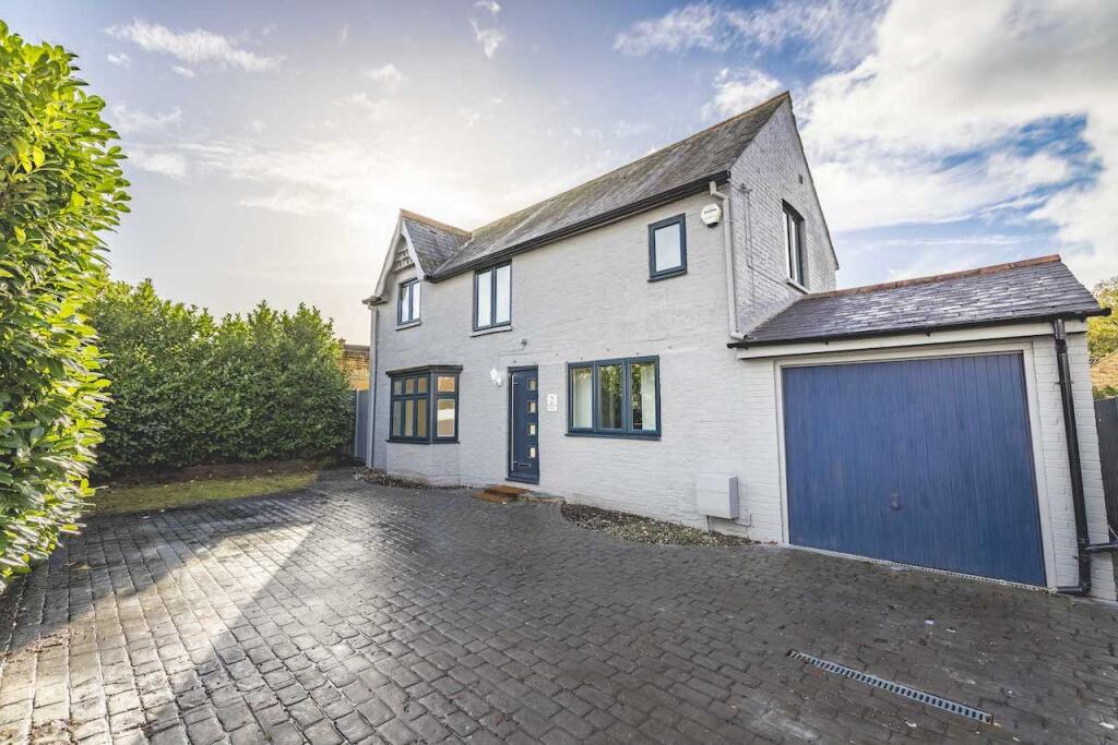 Main image of property: Holmlea Road, Datchet, SL3