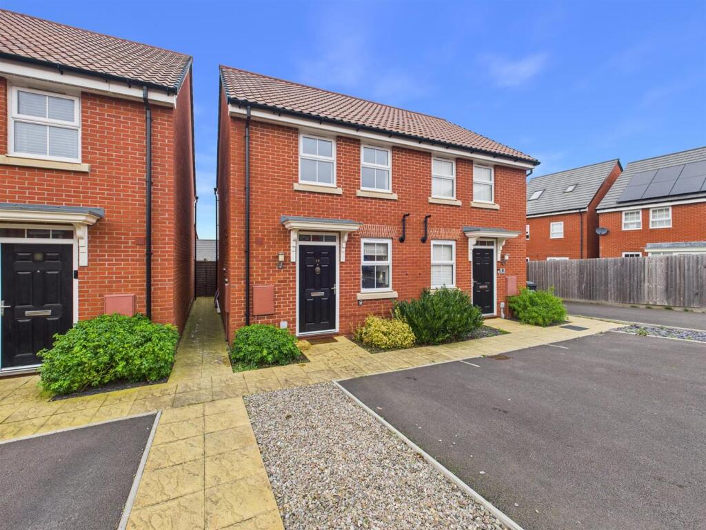 2-bed semi-detached on Nightingale Close, Hardwicke, Gloucester, £235,000