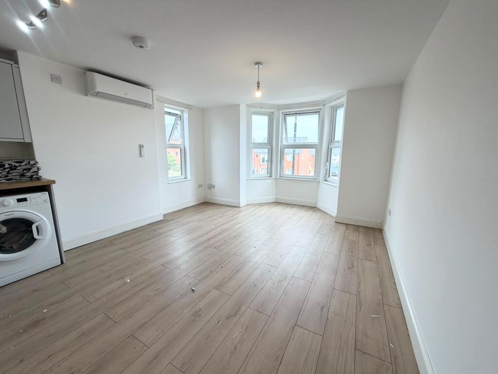 Apartment in Peterborough, Woodston - View 2