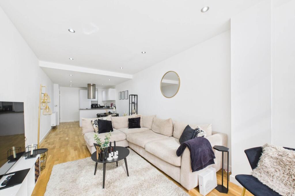 2-bed flat on Don Road, £390,000