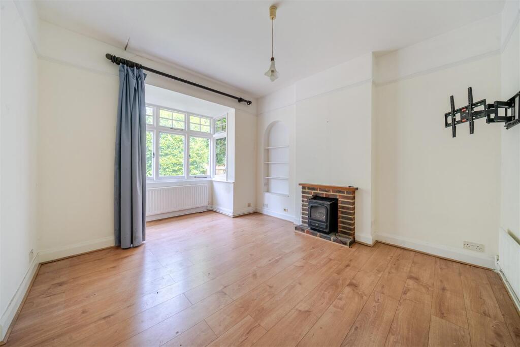 Dukes Ride, Crowthorne, Berkshire, RG45 6NE - View 3