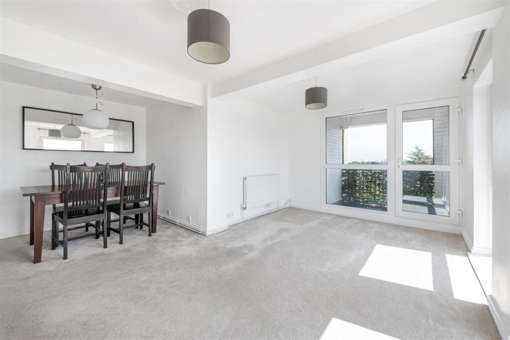 2-bed flat on Bonchurch Close, Sutton, £325,000