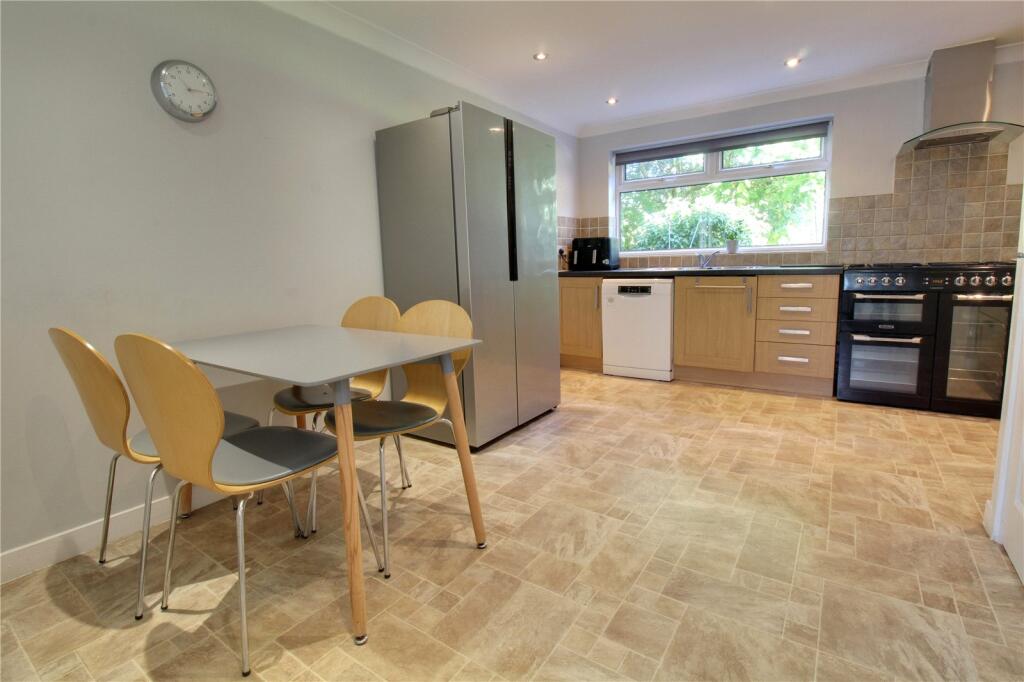 Hawk Close, Basingstoke, Hampshire, RG22 photo 4