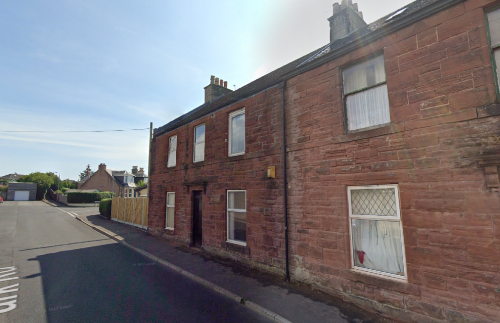 1-bed flat on 12E Park Road, Ardrossan, KA22 8JR, £18,000