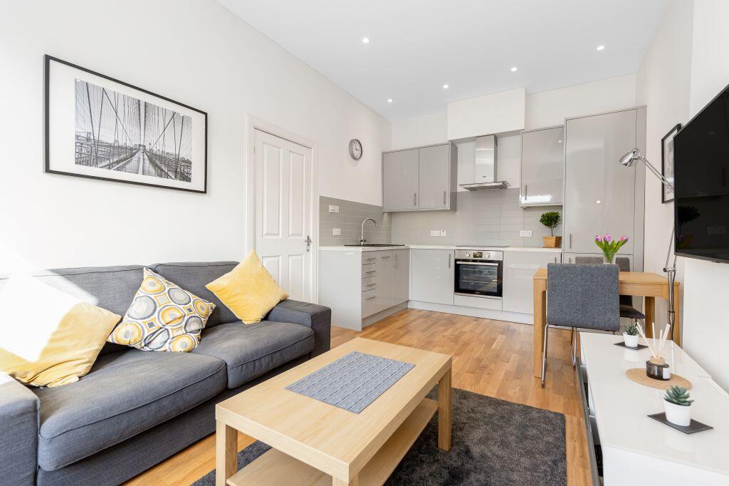 Apartment in Edinburgh, Comiston - View 3