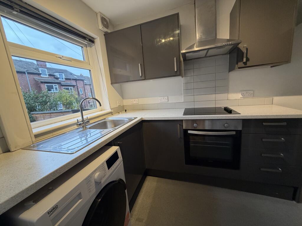 House in Leeds, West Yorkshire - View 2